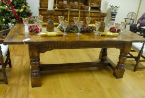 mesa del refectorio de la abadía de roble tallado a mano