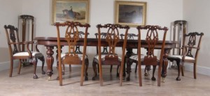 14 Foot Engels Victoriaans Dining Table & Gothic Chippendale Chair Set