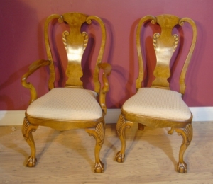 Nussbaum Queen Anne Stühlen