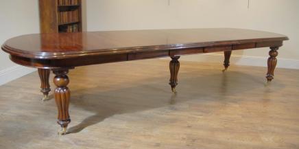 English Victorian Mahogany Dining Table English Victorian Mahogany Dining Table