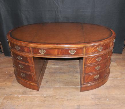 Victorian Partners Desk