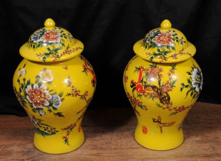 Pair Chinese Ming Porcelain Floral Ginger Jars Vases Urns Pottery Pair Chinese Ming Porcelain Floral Ginger Jars Vases Urns Pottery