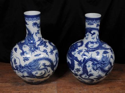 Pair Chinese Porcelain Nanking Urns Vases Blue White Pottery