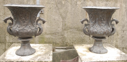 PAIR ITALIAN TUSCAN BRONZE CLASSICAL GARDEN URNS URN