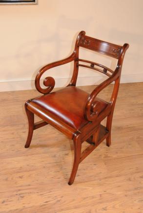 Biblioteca Regency Presidente Metamórfico pasos Brazo Ladder Chairs