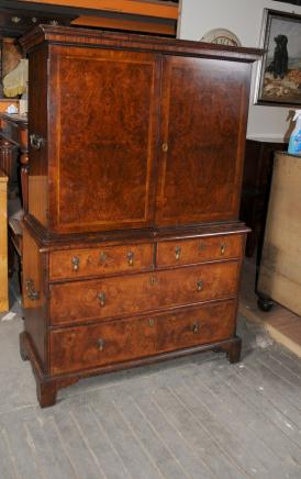 George I Walnut Cabinet On Chest Möbel