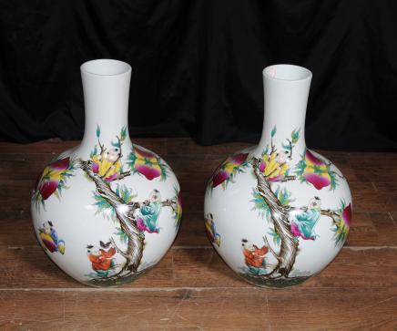 Paar japanische Arita Porzellan Bulbous Vasen Urnen Pottery Paar japanische Arita Porzellan Bulbous Vasen Urnen Pottery