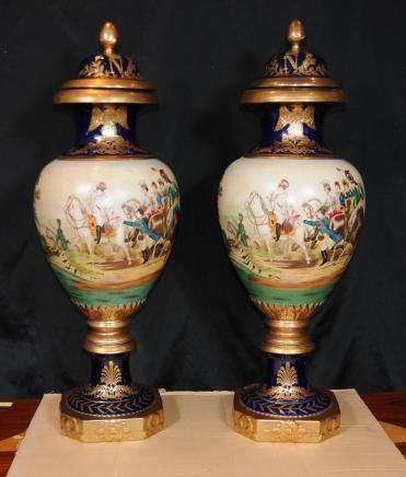 Paar Paris Sevres Porcelain Napolean Vasen Urnen Paar Paris Sevres Porcelain Napolean Vasen Urnen