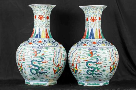 Pair Chinese Kangxi Porcelain Vases Urns Hand Painted Dragons