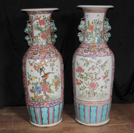 Pair XL chinesische Imari Porzellan Urnen Architectural Pottery Vasen Pair XL chinesische Imari Porzellan Urnen Architectural Pottery Vasen