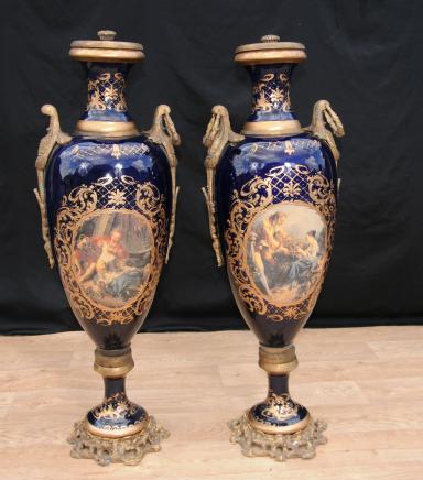 Pair XL Dresdner Porzellan Amphora Urnen Vasen deutschen Pottery 