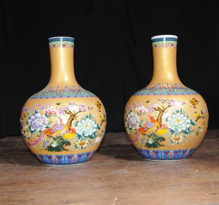 Par de jarrones de porcelana china Ming bulbosas Urnas interiores de cerámica