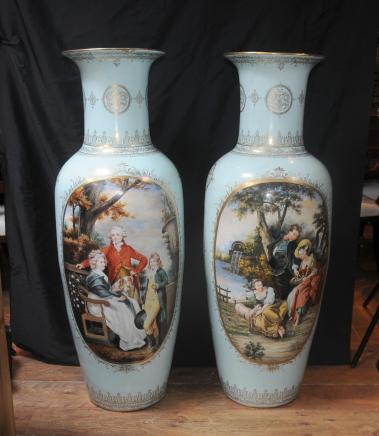 Par de porcelana de Sevres grandes Amphora Jarrones urnas francesas Pintado