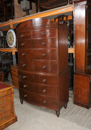 Poitrine Regency nœud sur le devant de meubles en acajou Cabinet stand