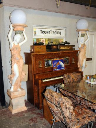 Pair XL Italian Marble Female Lampen Torcheres Architectural Figurine