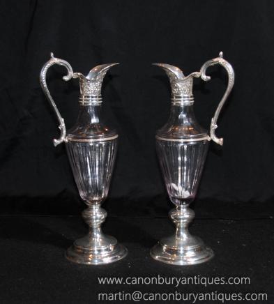 Paire de George II d'argent Ewers plaques Carafes Vases métal argenté
