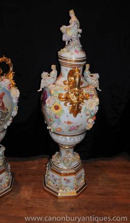 XL allemand Meissen Porcelain Vases Urnes incrustée Maiden
