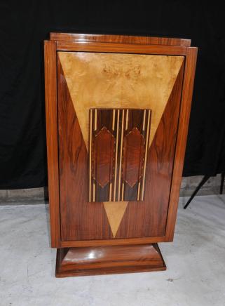 装饰艺术风格的鸡尾酒饮料柜金色胡桃木镶嵌胸部