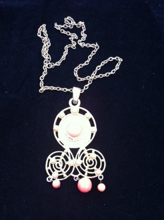 1960s Retro Coral Necklace 