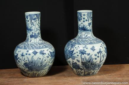 Pair Chinese Kangxi Blue White Porcelain Urns Bulbous Vases 