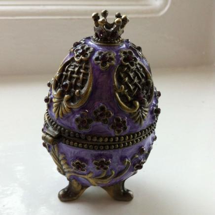 Pretty Enamel Purple Egg Trinket with Flower & Crown Detail