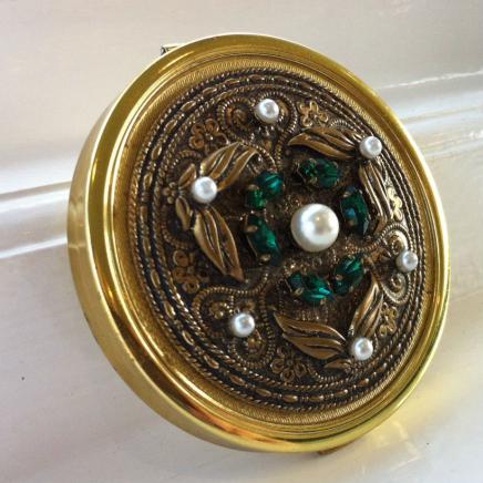 Vintage Mirror Compact with Pearl & Gemstone-detail