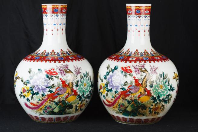 Pair Chinese Kangxi Porcelain Bulbous Urns Pheasant Vases
