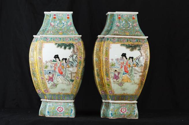 Pair Chinese Qianlong Porcelain Vases Famille Rose Urns