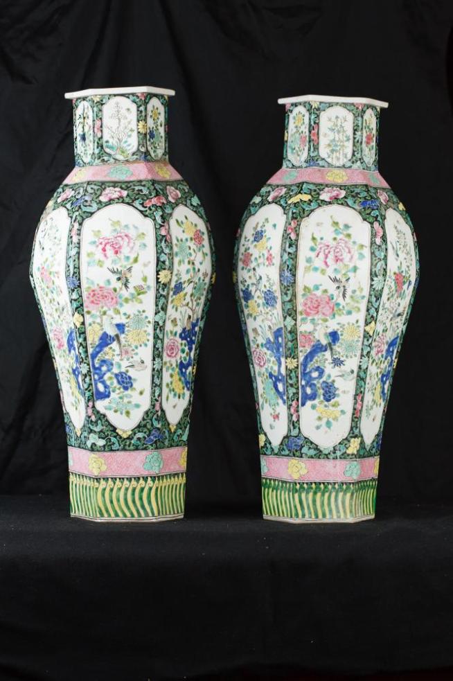 Pair Chinese Qing Porcelain Floral Bird Vases Urns Ceramic