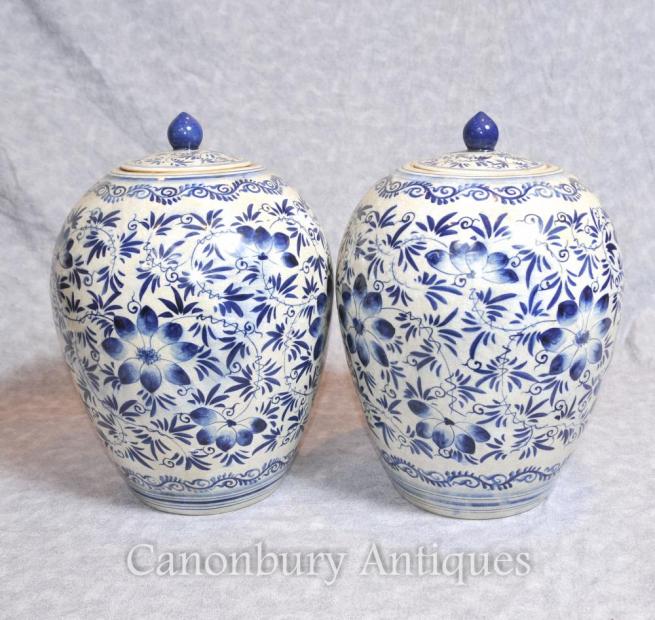 Pair Kangxi Blue and White Porcelain Urns Vases Lidded Pots
