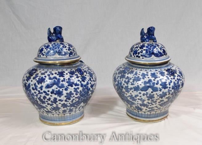 Pair Chinese Blue and White Porcelain Lidded Urns Vases Nanking