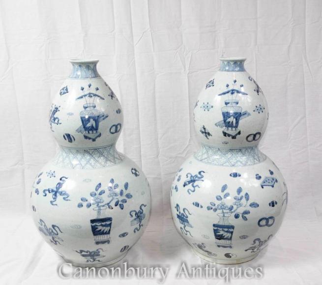 Pair Chinese Blue and White Porcelain Vases Urns