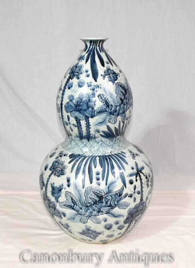 Single Blue and White Chinese Porcelain Nanking Vase Urn